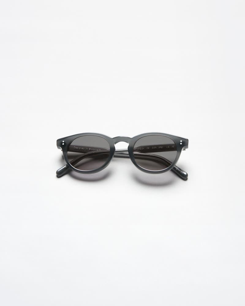 03 Dark Grey
