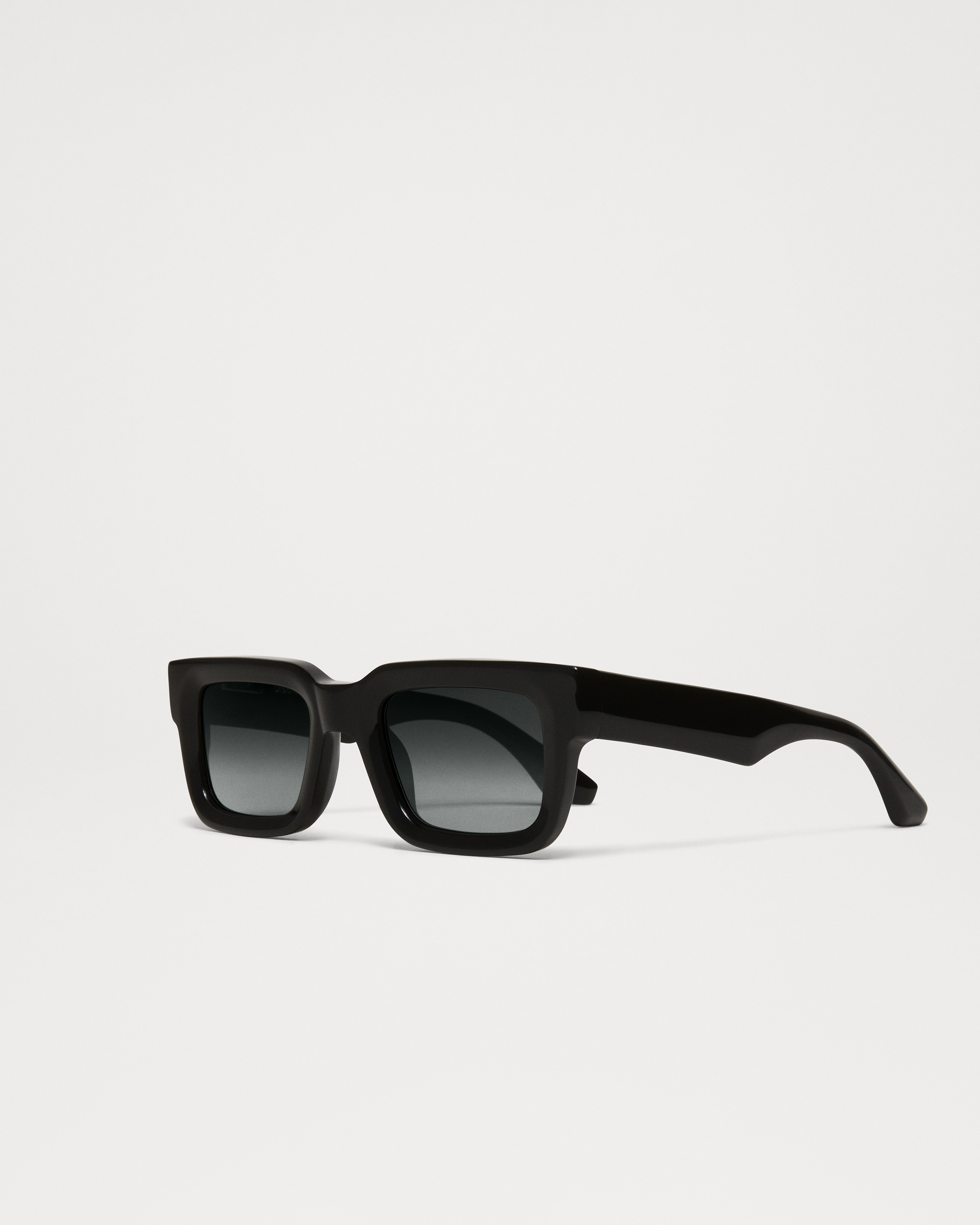 05 Gradient Sunglasses - CHIMI display picture 1